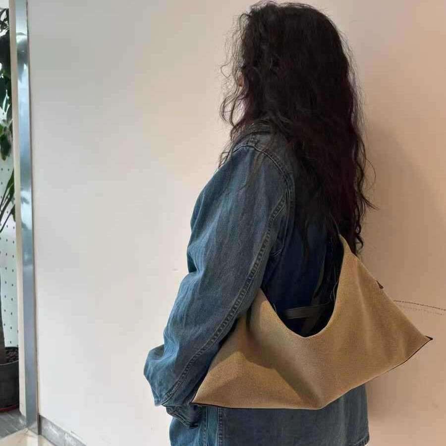 Luxury Designer Stylish Large Capacity Portable Niche Underarm New Multifunctional Yoga Fitness Travel Commuter Shoulder Bag