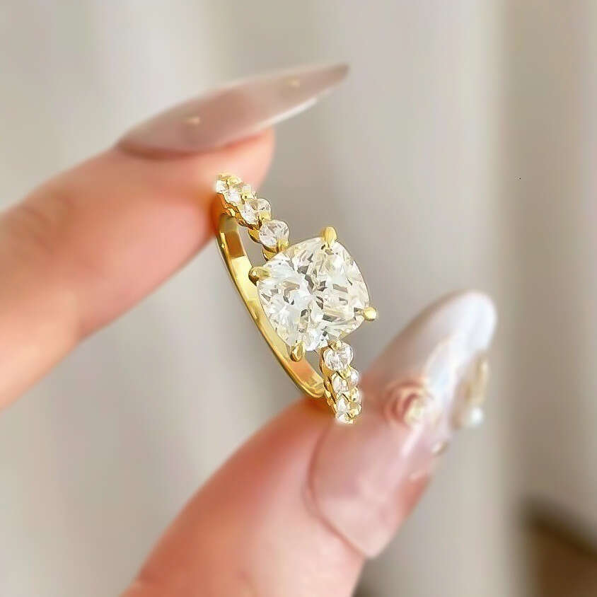 Niche Design Light Luxury Vintage Style Atmosphere Sugar Cube White Gold Plated Simple Versatile Diamond Ring ec3