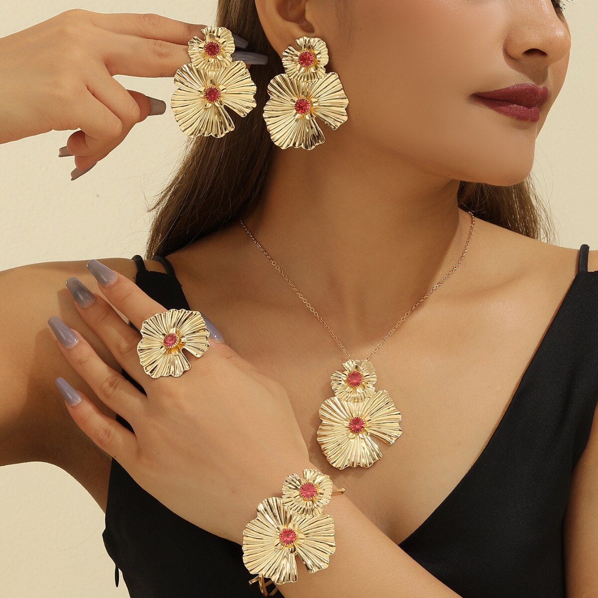 Fashion Jewelry with Flowers and Dias: Earrings, Necklace, Ring, Bracelet, Four-Piece Set