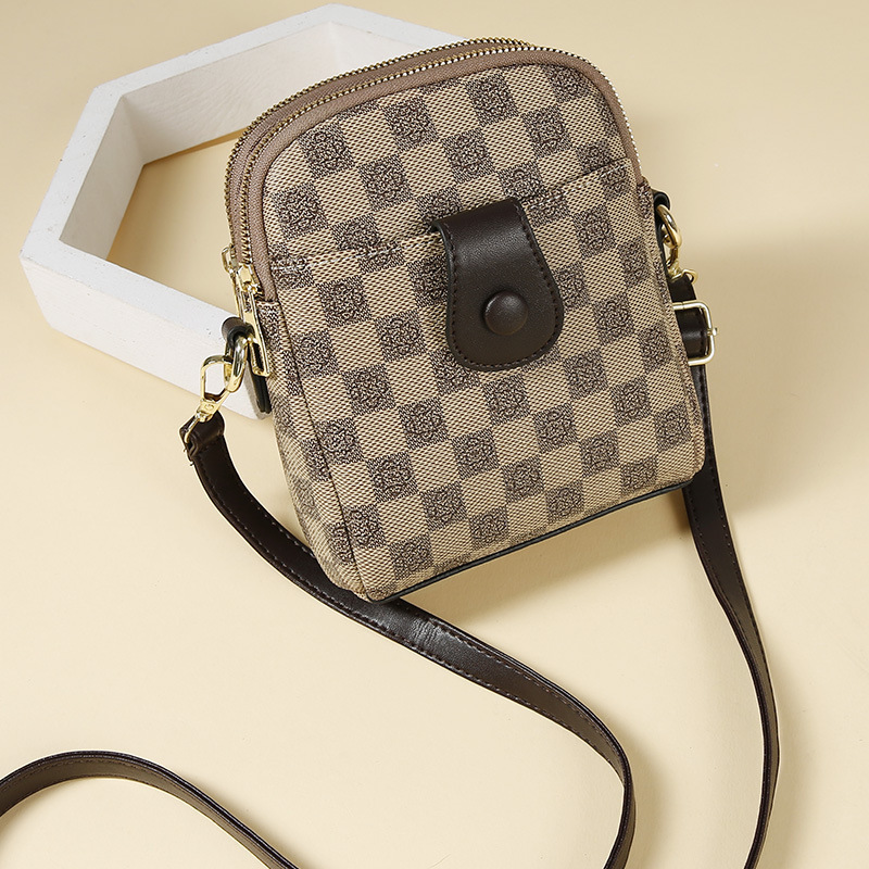 Free shipping designer Phone Bag for Women Crossbody Bag 2025 New Fashion Versatile Vertical Shoulder Bag Lightweight Printed Retro Mini Small Bag
