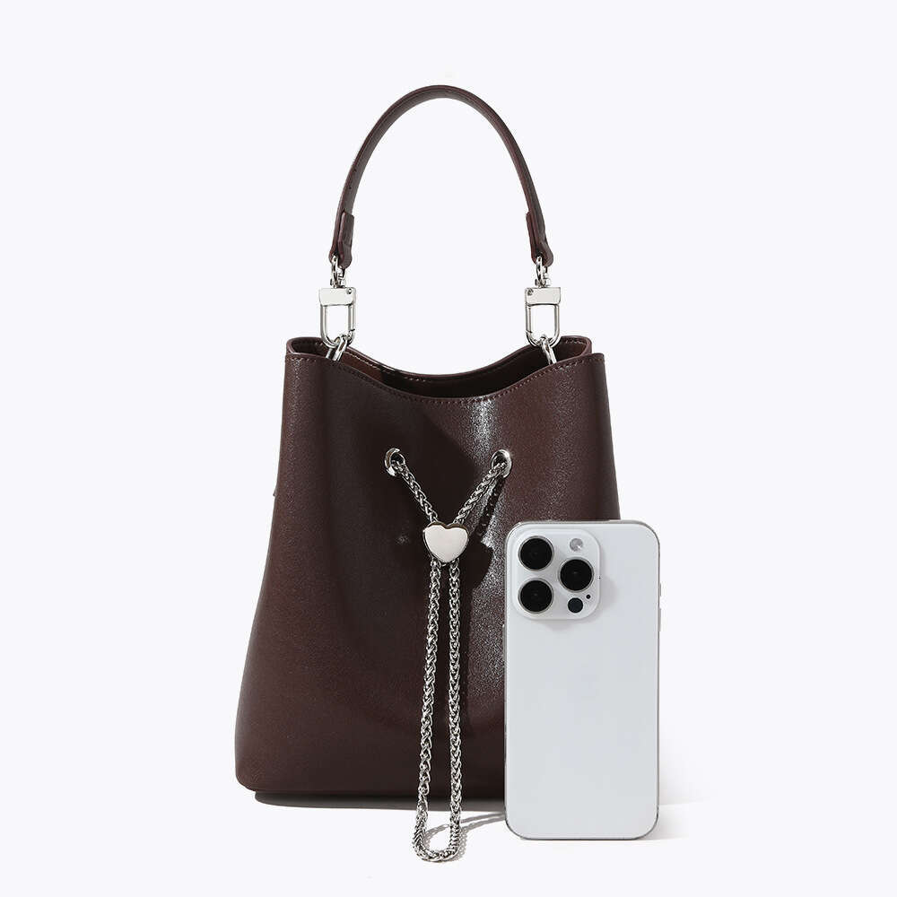 Luxury designer large capacity bucket commuter slung leisure portable niche leather handbag