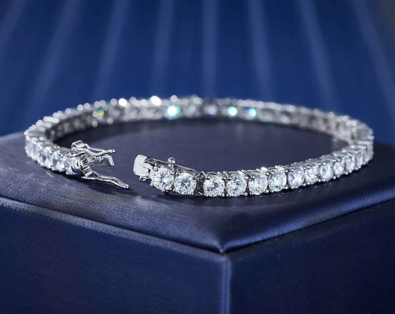 Unisex 17cm 7 Inch Silver Tennis Chain Fashionable CZ Customized Womens 3A 5A 4mm Zircon Bracelet Stylish Sterling Silver Gifts