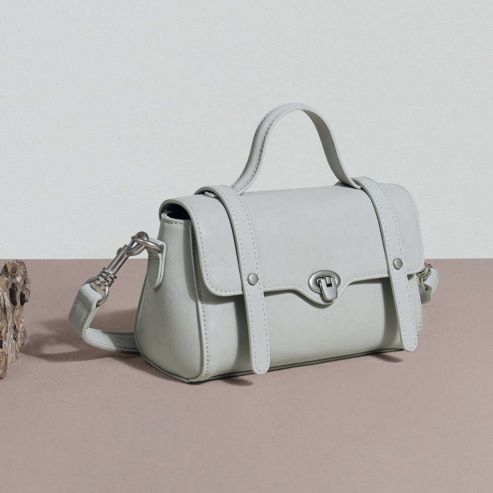 Luxury designer's new Korean-style Cambridge messenger fashion leather lady's hand bill of lading shoulder crossbody bag