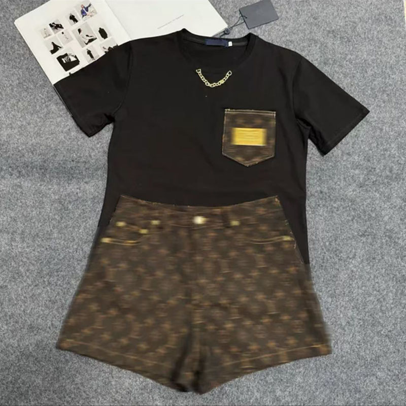 Fashion brand new luxury women's clothing designer summer women's letter printed chain T-shirt paired with denim shorts set, high-quality women's clothing