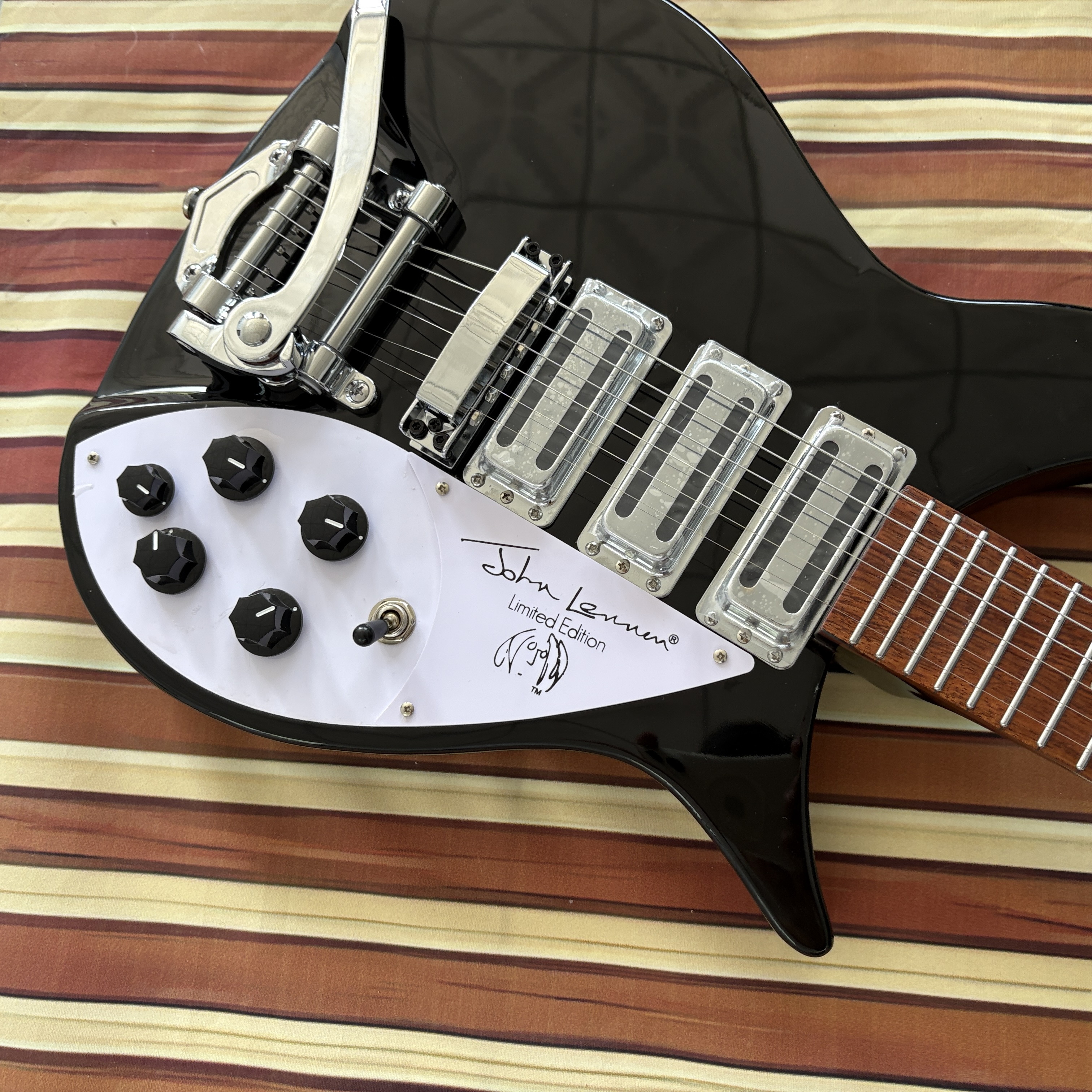 325 Jazz Electric Guitar - Chrome hardware, Mahogany body, Rosewood fingerboard, 21 frets, 3H pickups, Fast delivery