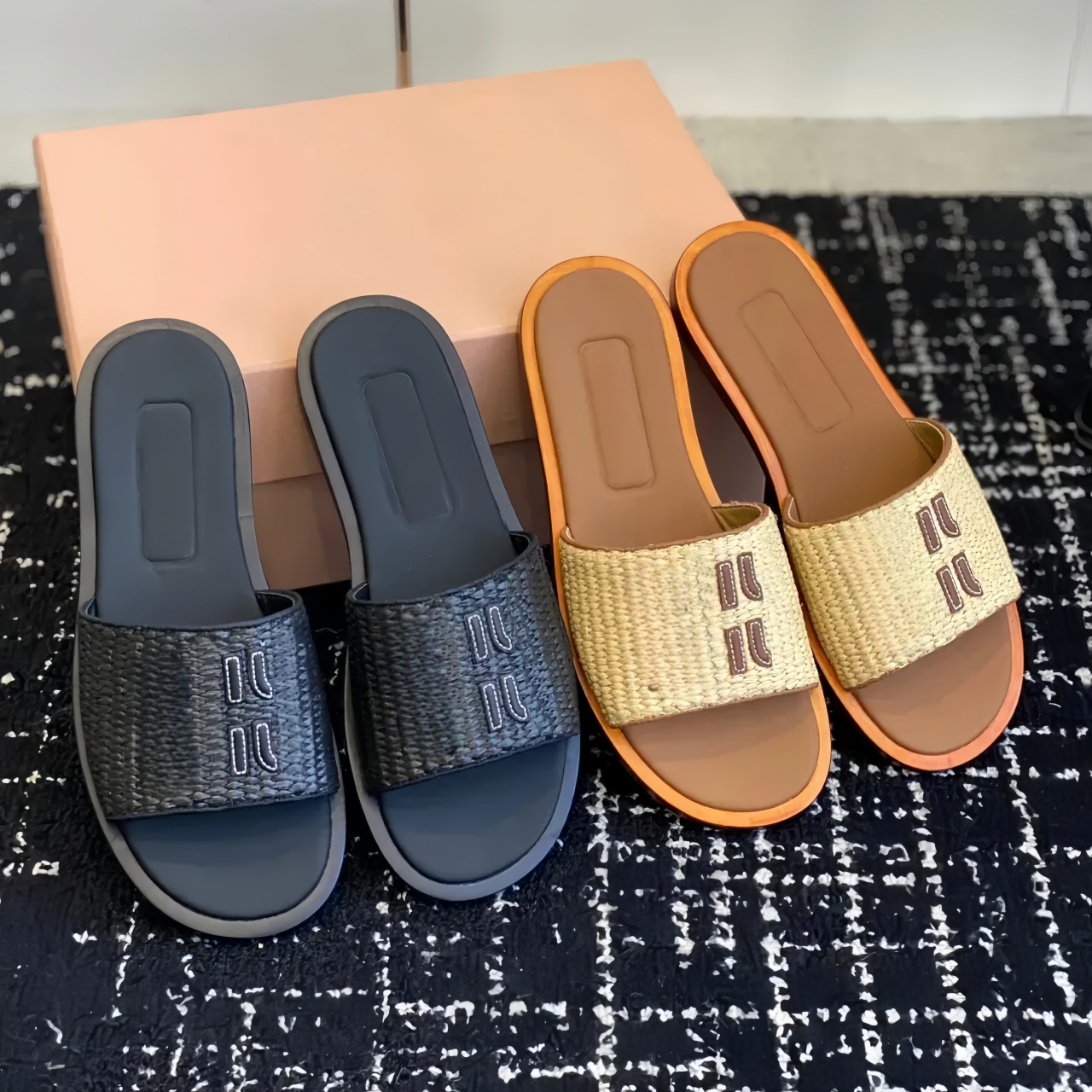 Designer Sandals Women Flat Leather Non-slip Slippers High Quality Summer Triangle Printed Slippers Comfortable Casual Beach Sandals 35-42