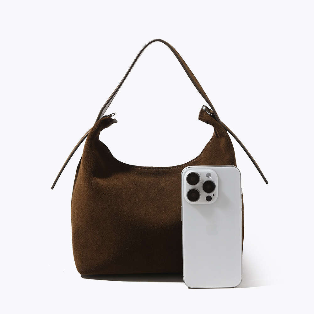 Luxury designer autumn and winter new high-gloss matte leather pillow niche commuter Joker leather ladies handbag