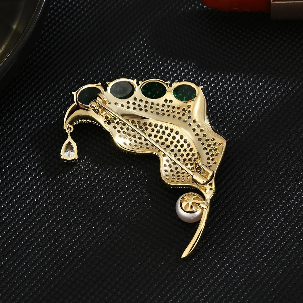 SUYU Green Leaf Brooch Vintage Imitation pearl Plant Brooch Atmospheric Fashion Accessories 250716