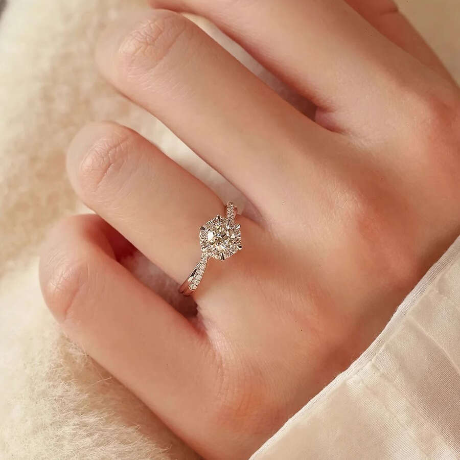 New 1 cara Imitation Moissanite Star Weave Hearts Eight Arrows Zircon White Gold Twist Arm Design Proposal Diamond Ring d03