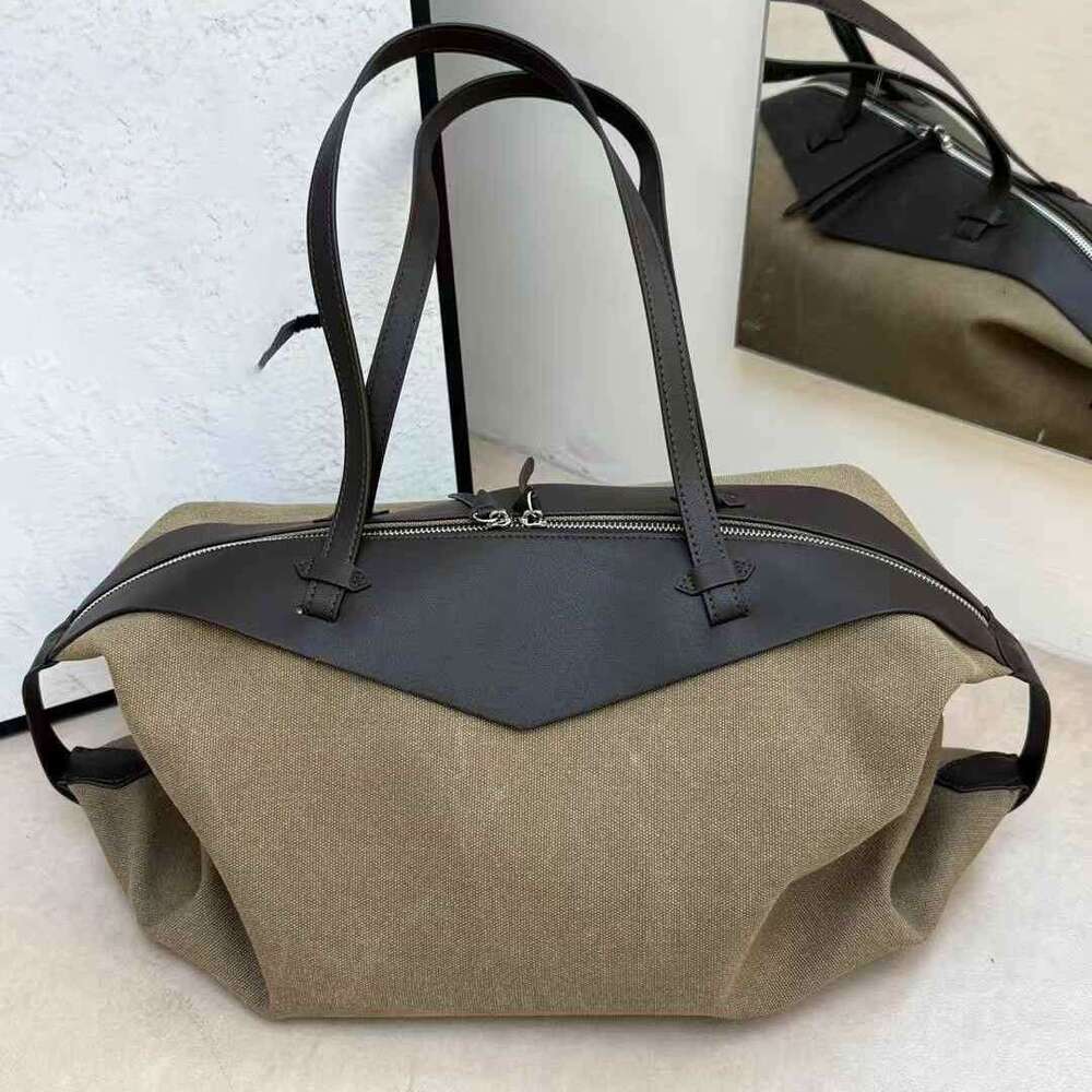 Luxury Designer Stylish Large Capacity Portable Niche Underarm New Multifunctional Yoga Fitness Travel Commuter Shoulder Bag