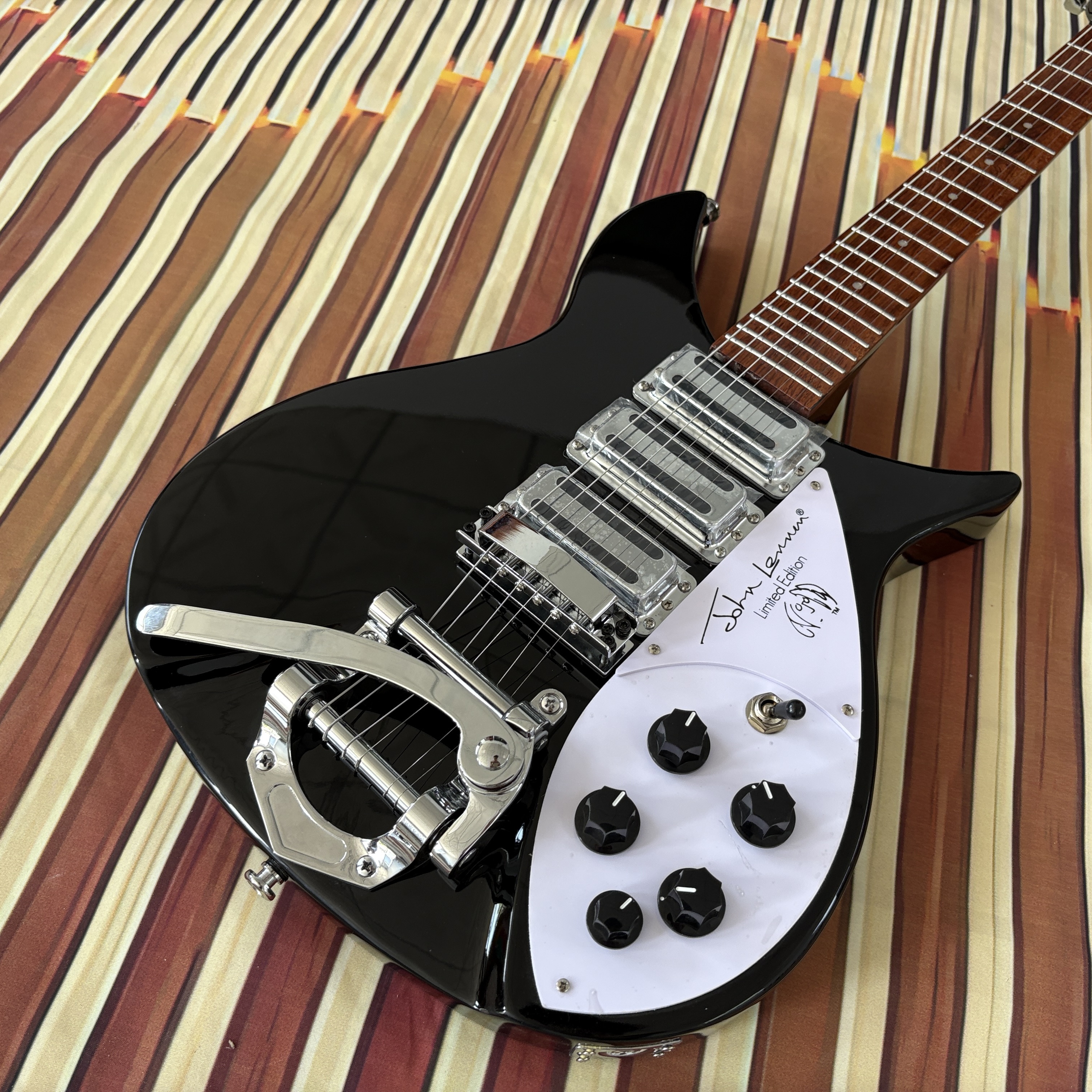 325 Jazz Electric Guitar - Chrome hardware, Mahogany body, Rosewood fingerboard, 21 frets, 3H pickups, Fast delivery