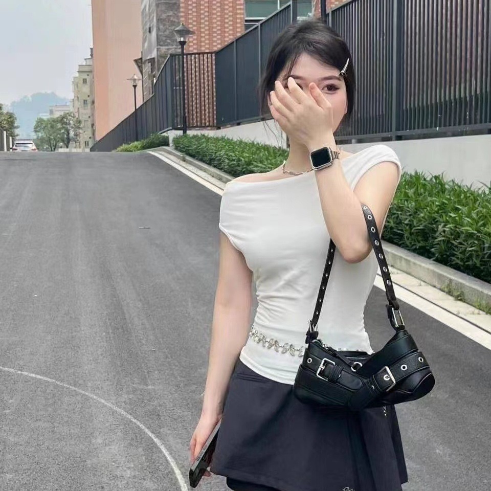 Fashionable and cool retro black new single shoulder underarm bag designer bag motorcycle rectangular bag women's single shoulder bag crossbody b