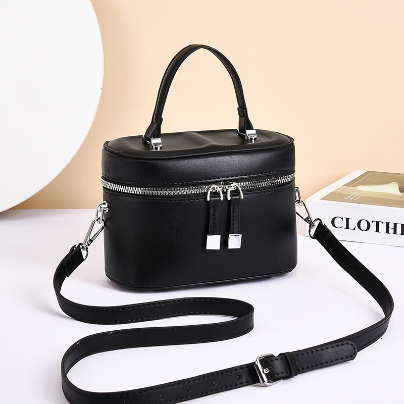 Free shipping designer High-end New Fashion Handbag for Women Niche Design Casual Simple Shoulder Bag Crossbody Bag Bucket Bag