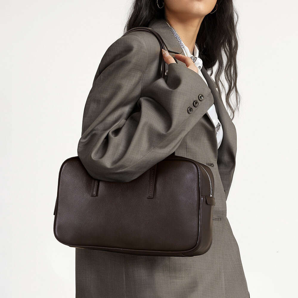 Luxury designer's autumn and winter new top cowhide large capacity Boston commuter shoulder handbag