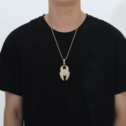 Luxury jewelry VVS Moissanite New Iced Out Full Iced Out Mini Spider Pendant Necklace Hip Hop Unisex Simple Individual Trendy Accessory Passes the Dia