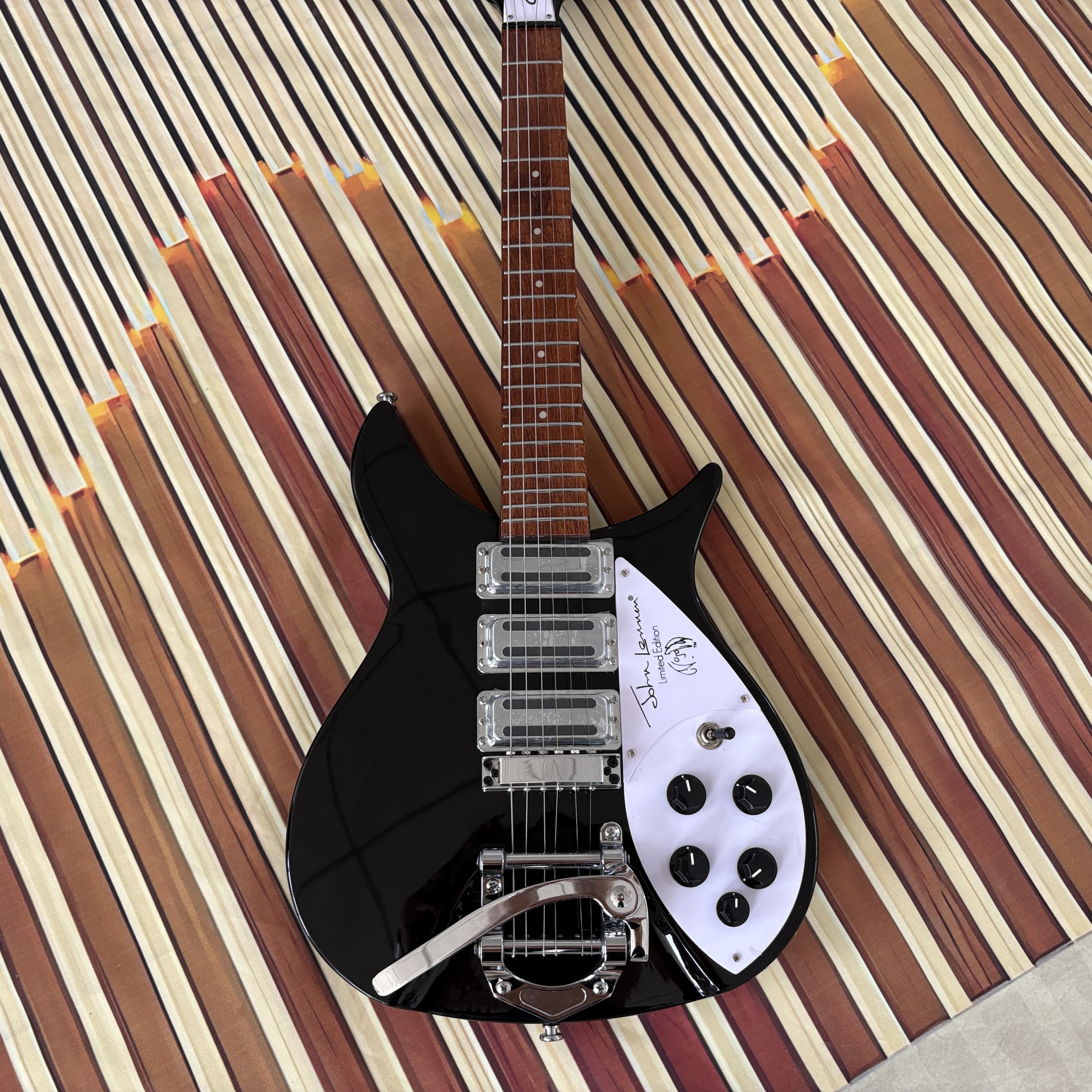 325 Jazz Electric Guitar - Chrome hardware, Mahogany body, Rosewood fingerboard, 21 frets, 3H pickups, Fast delivery