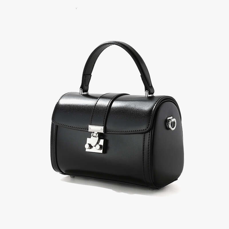 Luxury designer's new Korean-style high-end saddle business commuting fashion trend One-shoulder portable messenger bag