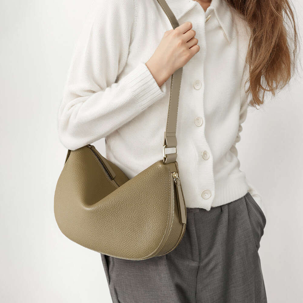 Luxury designer first layer cowhide ladies daily commuting shopping travel high-end hand bill shoulder crossbody bag.