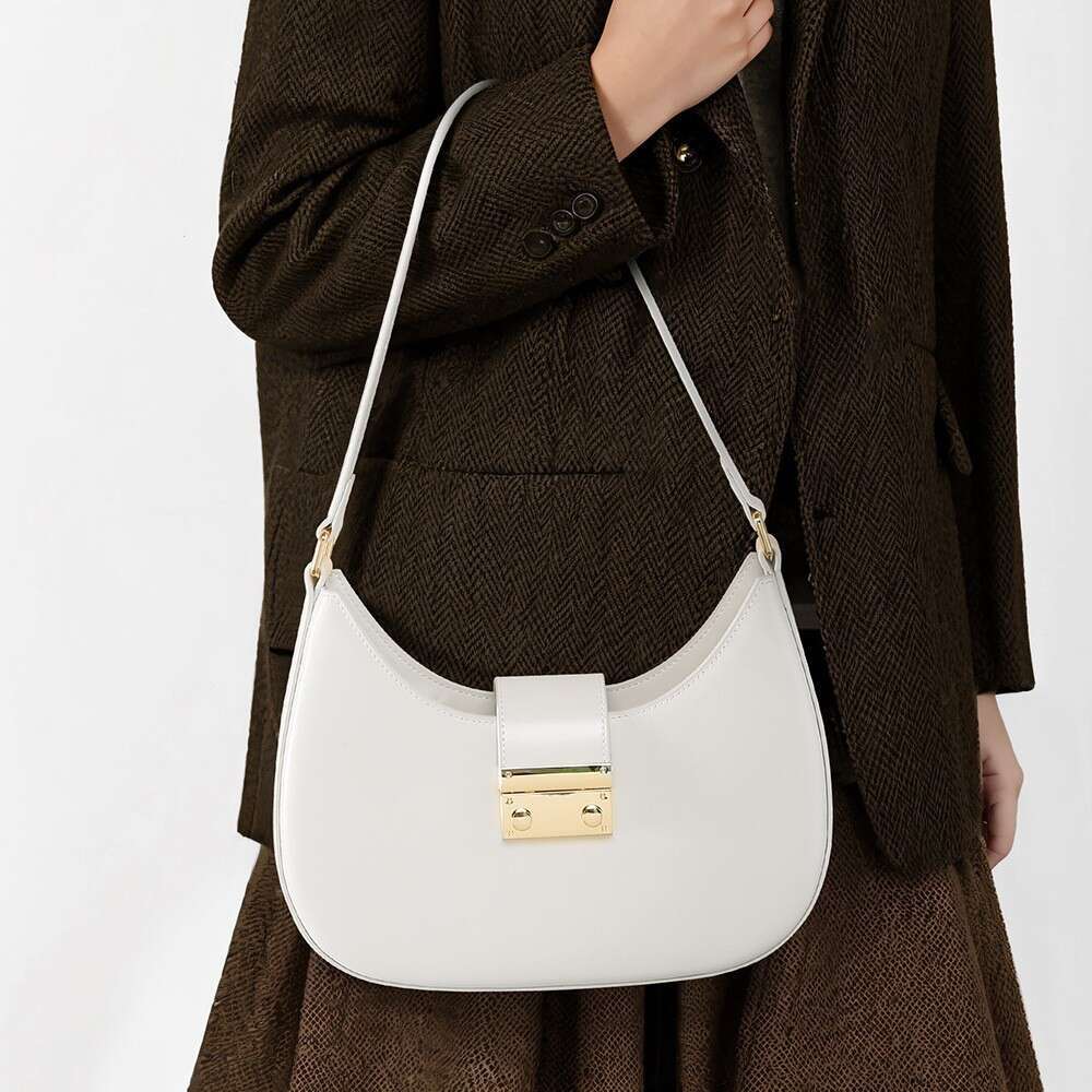 Luxury designer simple style dumplings female leather fashion trend slung commuter shoulder bag