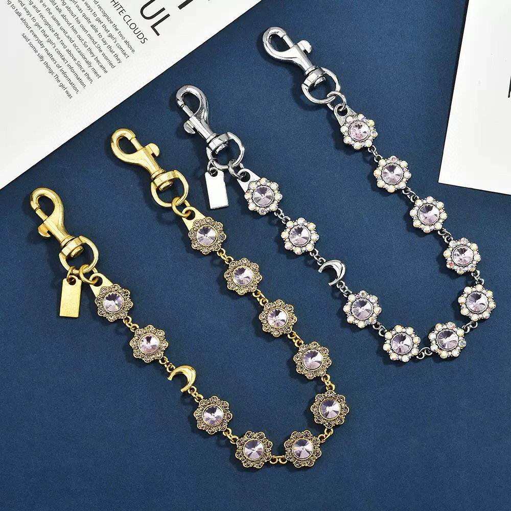 luxury keychain designer keychain wallet key Elliptical rhinestone carving charm chain Unisex Lanyards White designer keychain jewelry designers purse keyring