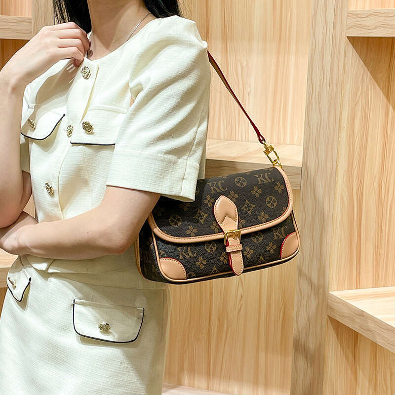 Underarm for Women 2025 New Versatile Vintage High-end Feel Ladies Shoulder Crossbody Small Bag