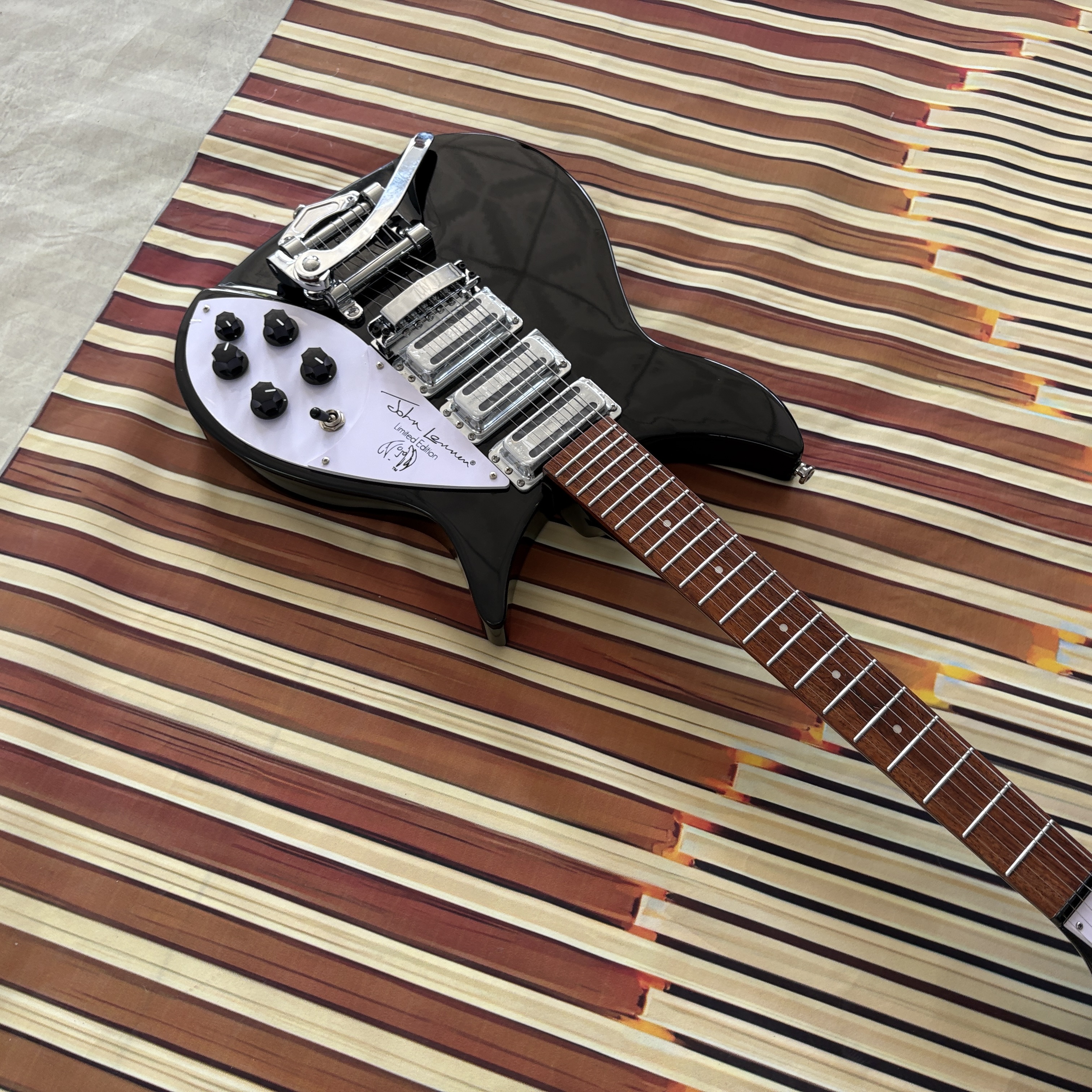 325 Jazz Electric Guitar - Chrome hardware, Mahogany body, Rosewood fingerboard, 21 frets, 3H pickups, Fast delivery