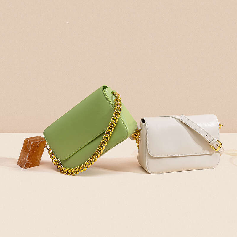 Luxury brand metal chain hand-held top layer cowhide ladies slung a small bag.