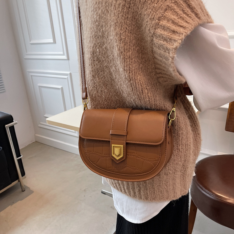 Fashionable women s spring and summer new style trend saddle bag casual multifunctional retro diagonal trend shoulder bag designer bag women s shoulde