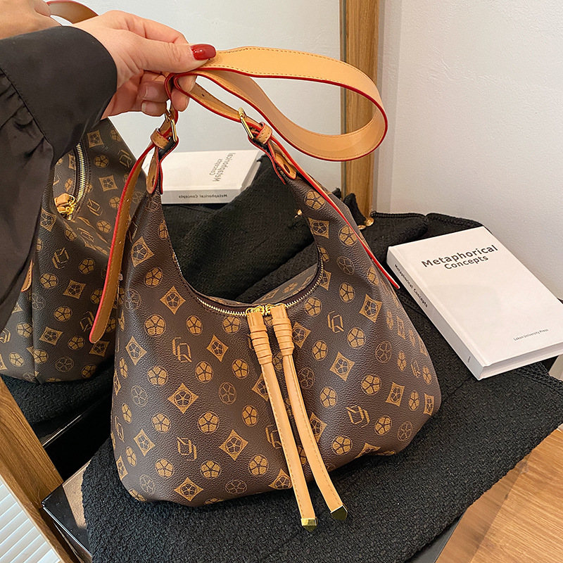 hot Free shipping designer bag Fashionable bag casual women bag large capacity bucket bag shoulder bag diagonal cross bag pairs with everything