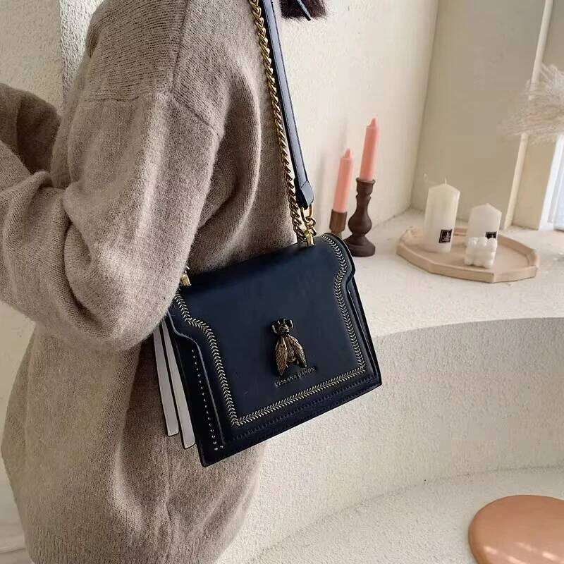 Designer Bags Luxury Handbag 2025 New Retro Bee Female Shoulder Bag Simple High Quality Leather Designer Crossbody Bags