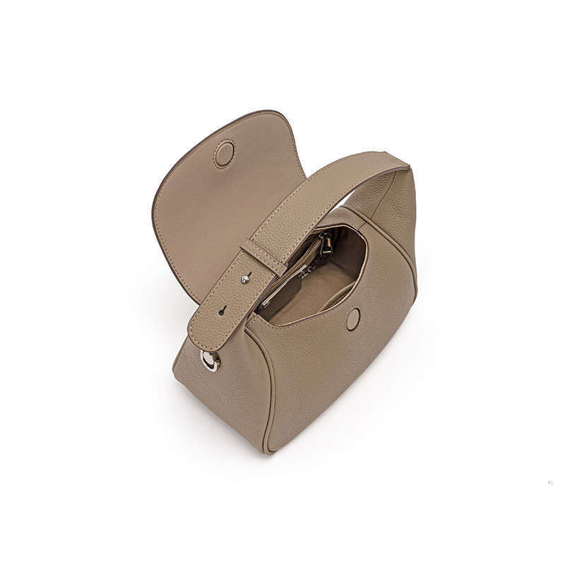 Luxury first layer cowhide niche design portable toast pillow new simple lady shoulder crossbody bag