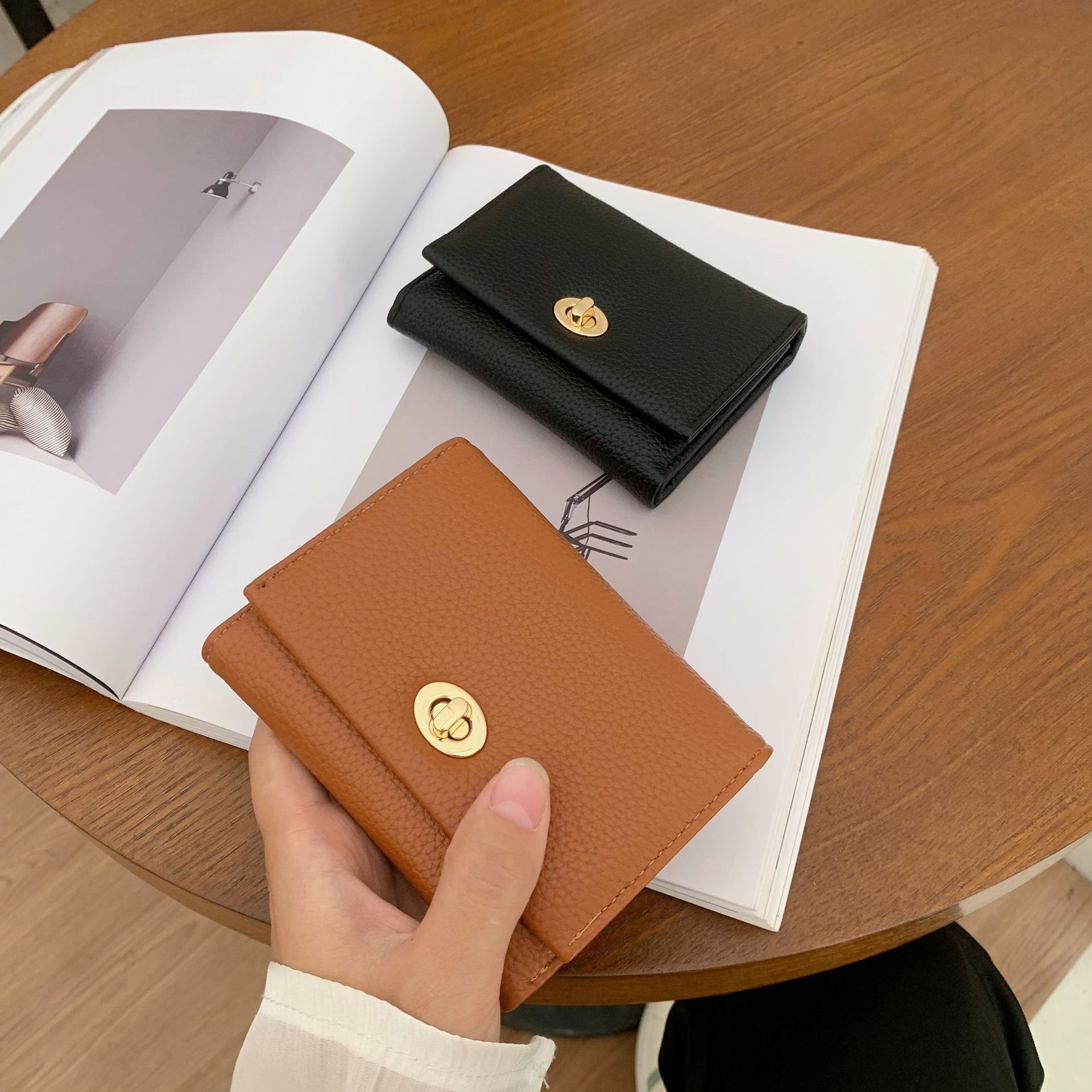 Women's Short Wallet New Korean Style Fashion Solid Color Simple Folding Wallet Multi Card Slot Designer Wallet Coin Wallet Wholesale