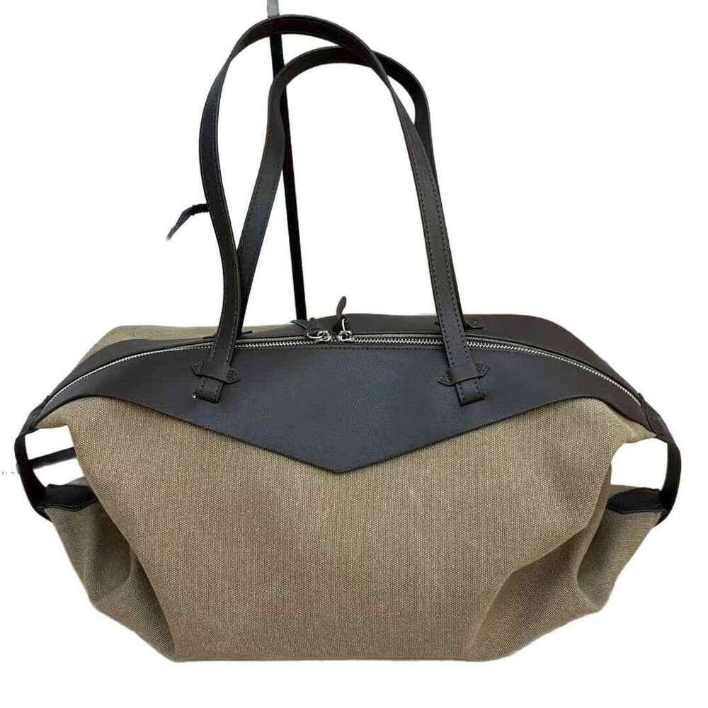 Luxury Designer Stylish Large Capacity Portable Niche Underarm New Multifunctional Yoga Fitness Travel Commuter Shoulder Bag