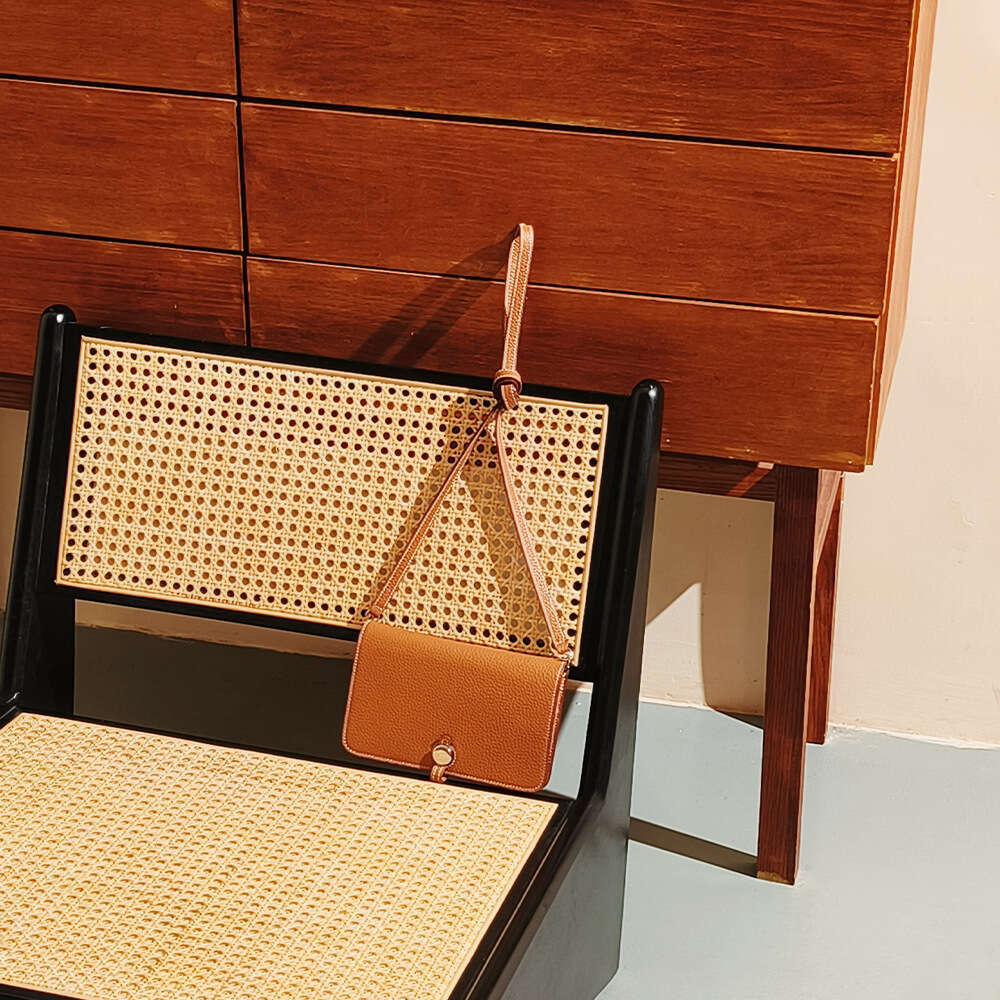 Luxury designer high-end envelope new women's leather slung small niche shoulder bag