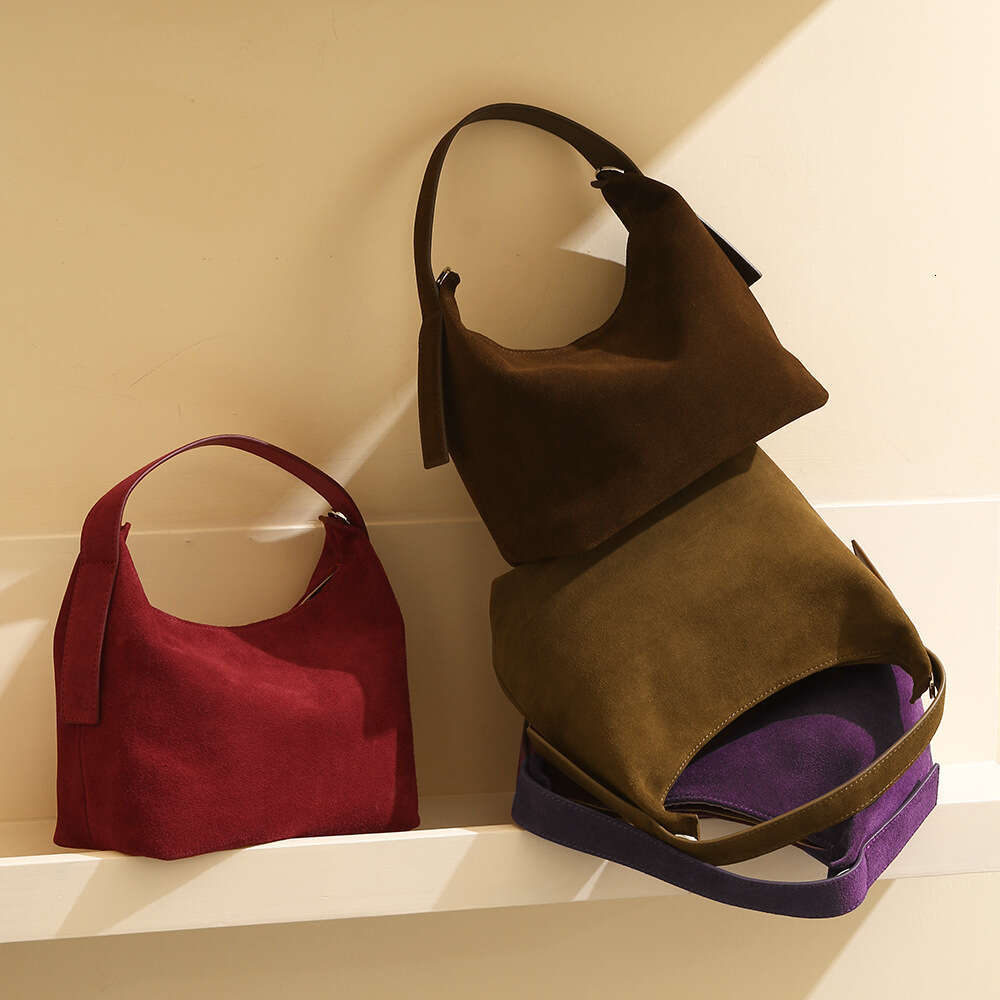 Luxury designer autumn and winter new high-gloss matte leather pillow niche commuter Joker leather ladies handbag