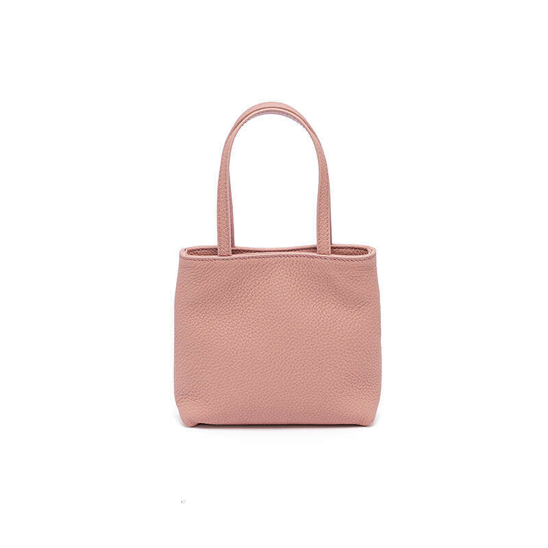Luxury brand metal chain hand-held top layer cowhide ladies slung a small bag.