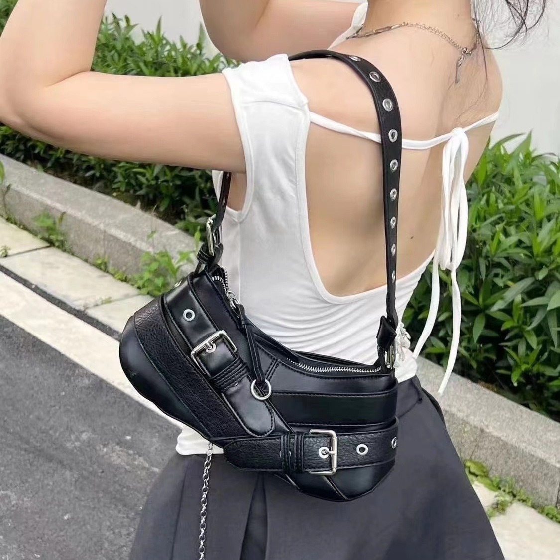 Fashionable and cool retro black new single shoulder underarm bag designer bag motorcycle rectangular bag women's single shoulder bag crossbody b