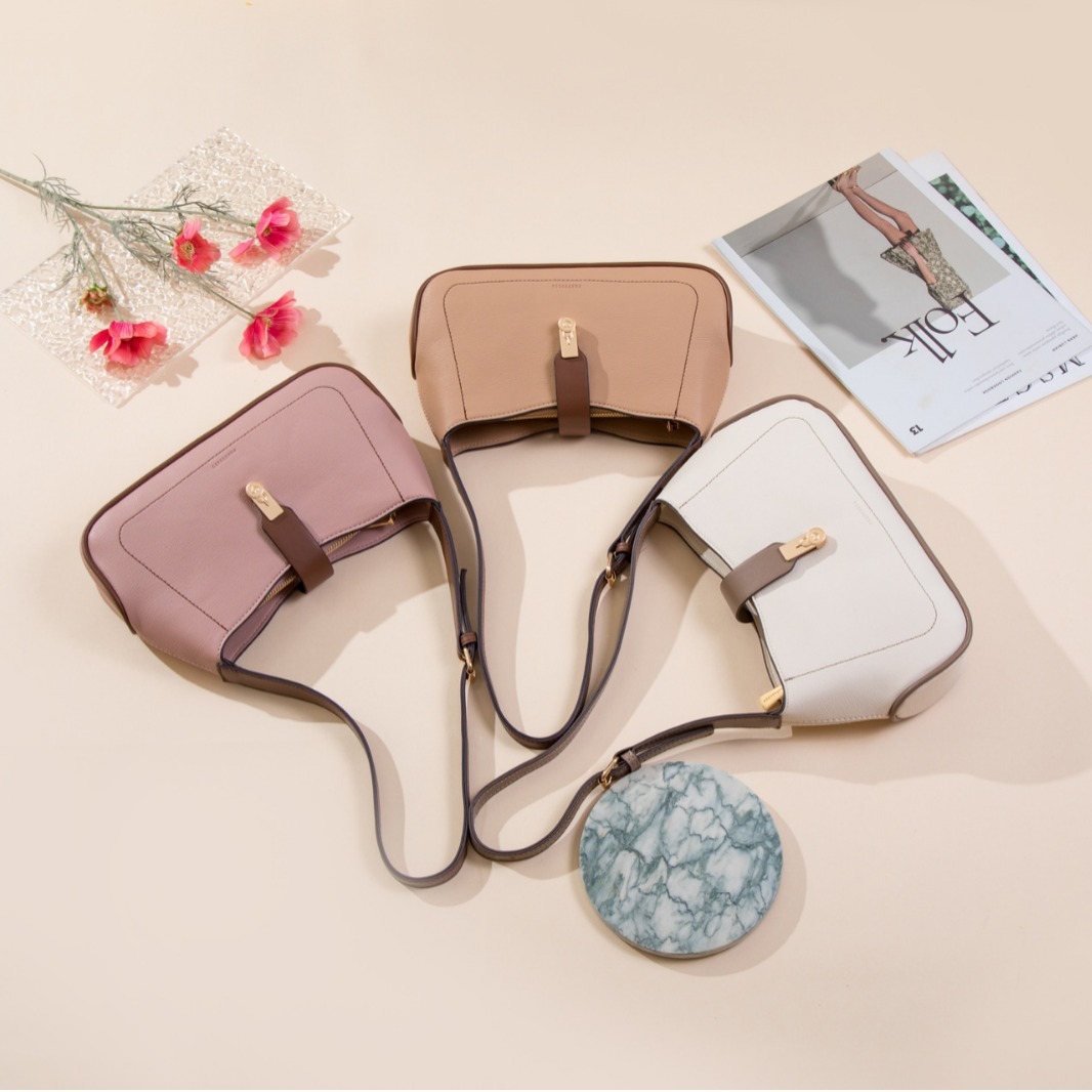 Free shipping designer 2025 New Women Shoulder Bag Large Capacity Buckle Flap Simple Fresh Fashion Versatile Crossbody Bag