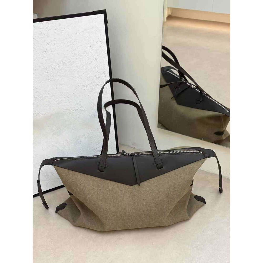 Luxury Designer Stylish Large Capacity Portable Niche Underarm New Multifunctional Yoga Fitness Travel Commuter Shoulder Bag