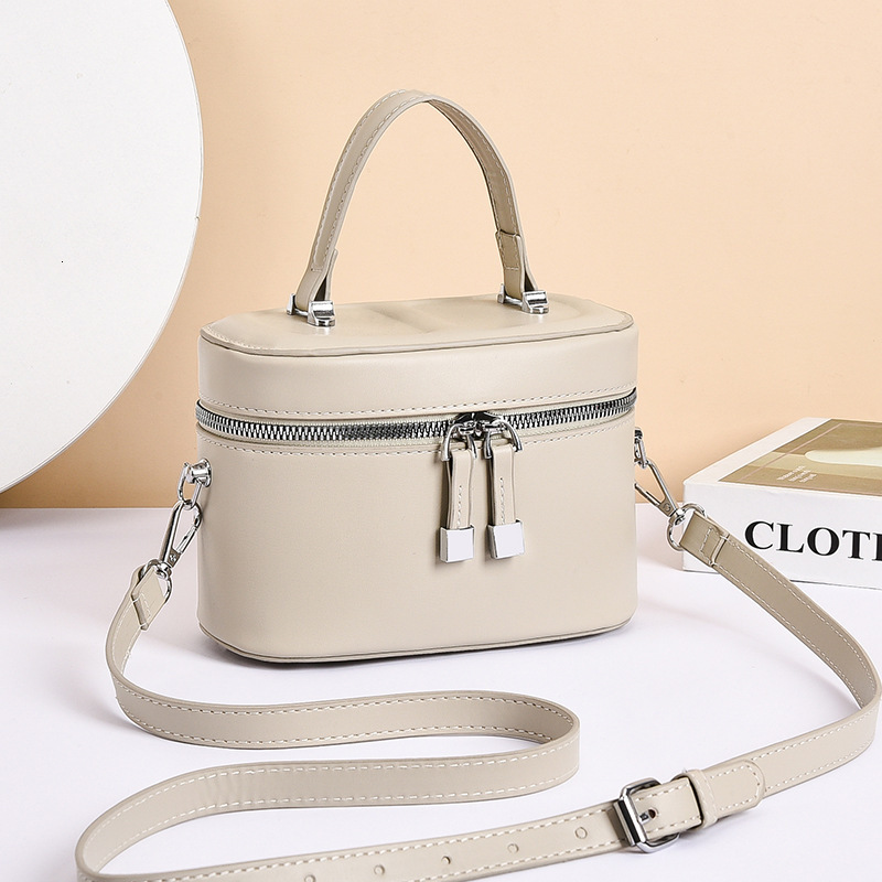 Free shipping designer High-end New Fashion Handbag for Women Niche Design Casual Simple Shoulder Bag Crossbody Bag Bucket Bag
