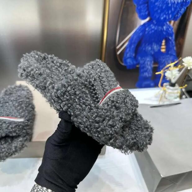 2025 Designer Sandals Slides Slippers Men Women Slippers Ladies Wool Winter Fur Fluffy Furry Warm Letters Sandals Comfortable Fuzzy Girl Flip Flop Slipper
