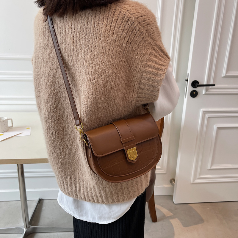 Fashionable women s spring and summer new style trend saddle bag casual multifunctional retro diagonal trend shoulder bag designer bag women s shoulde