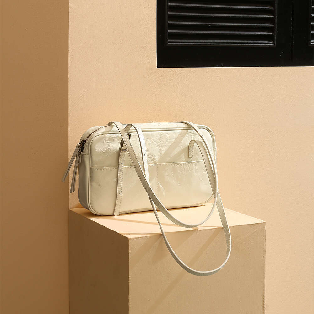 Luxury designer new ladies personality fashion authentic portable waxed leather commuting armpit Korean style large-capacity shoulder bag.