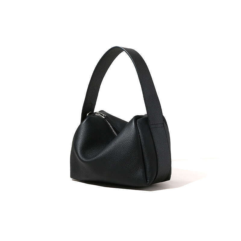 Luxury designer Joker leather slung shoulder-to-shoulder daily commuting simple new high-end ladies' handbags under his arm.