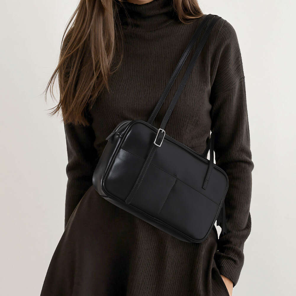 Luxury designer autumn and winter high-end niche leather female Korean fashion one-shoulder underarm daily commuter handbag