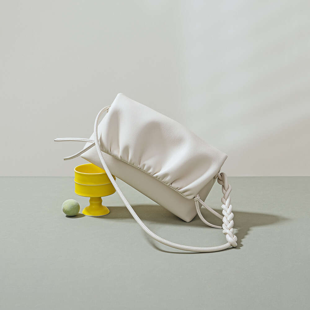 Luxury set new Korean fashion pleated clouds Ins Joker drawstring slung minority design leather ladies shoulder bag.