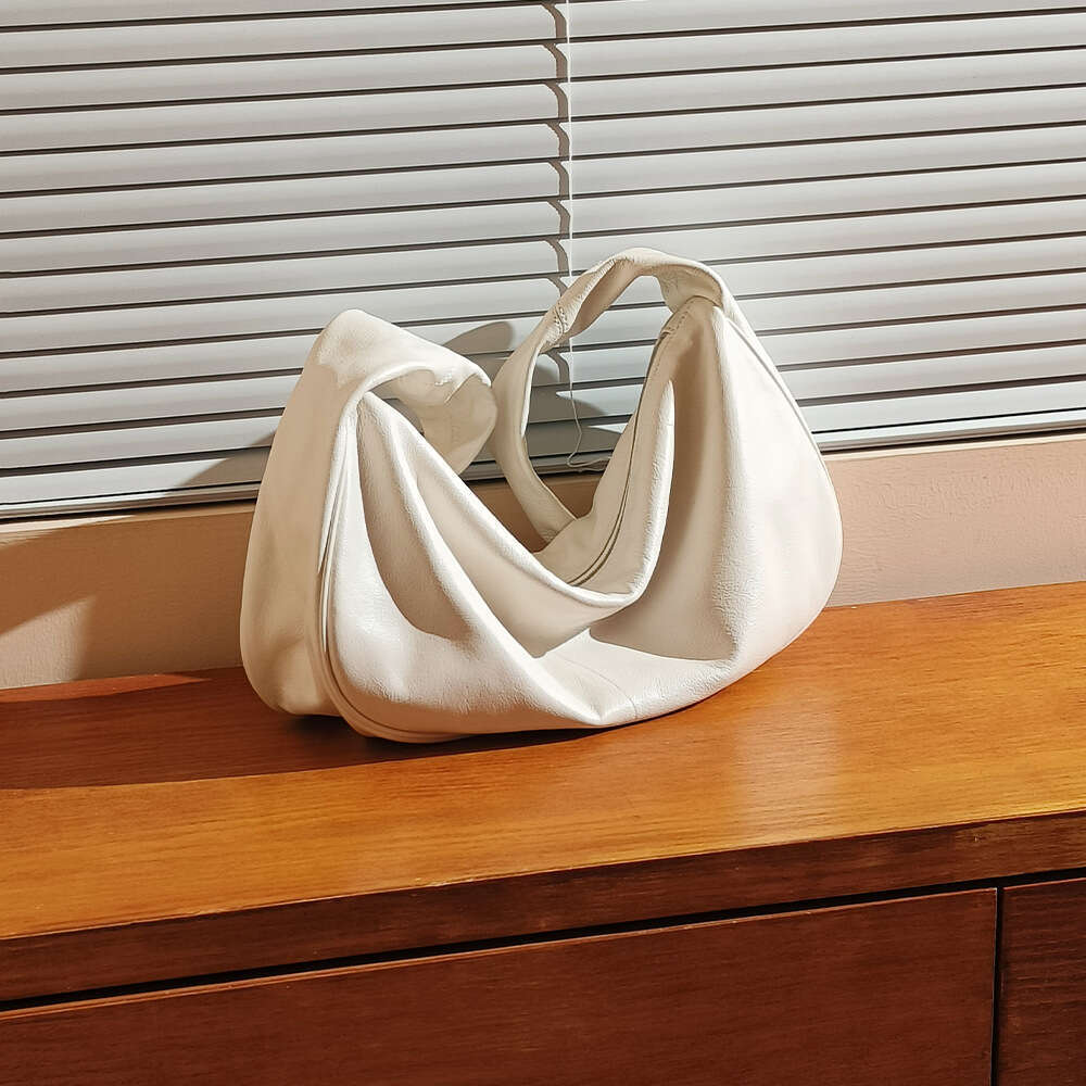 Luxury designer first layer cowhide ladies daily commuting shopping travel high-end hand bill shoulder crossbody bag.