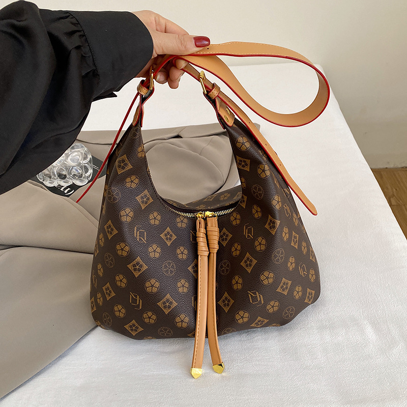 hot Free shipping designer bag Fashionable bag casual women bag large capacity bucket bag shoulder bag diagonal cross bag pairs with everything