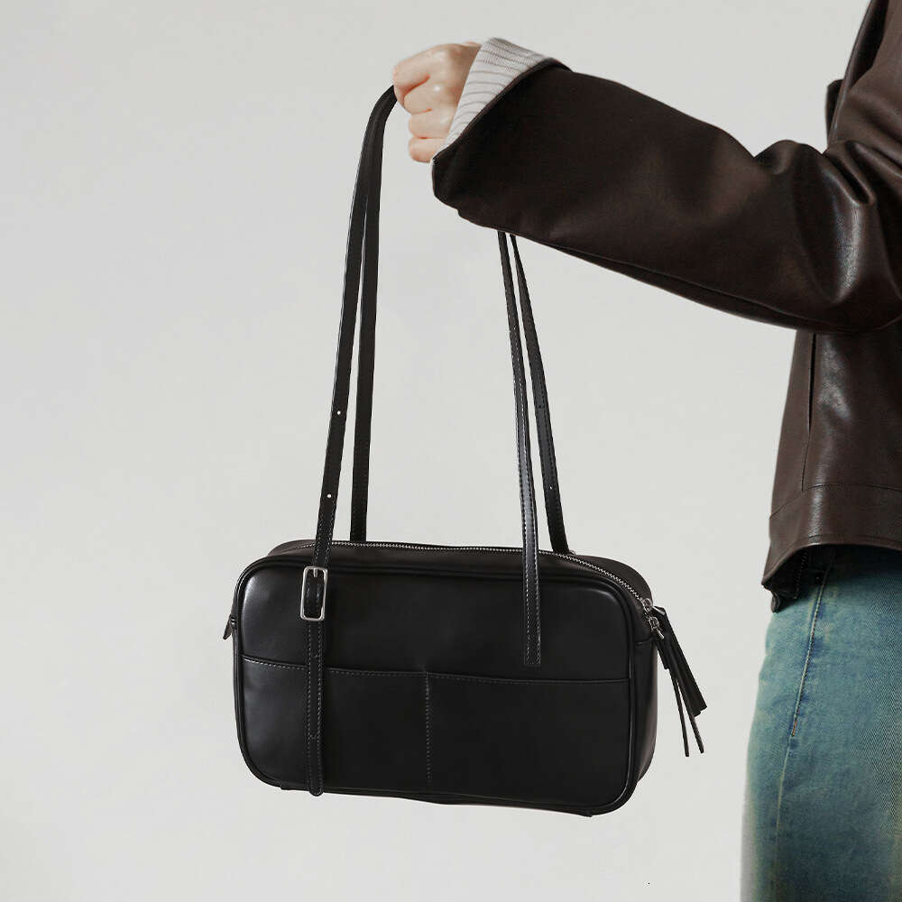 Luxury designer autumn and winter high-end niche leather female Korean fashion one-shoulder underarm daily commuter handbag