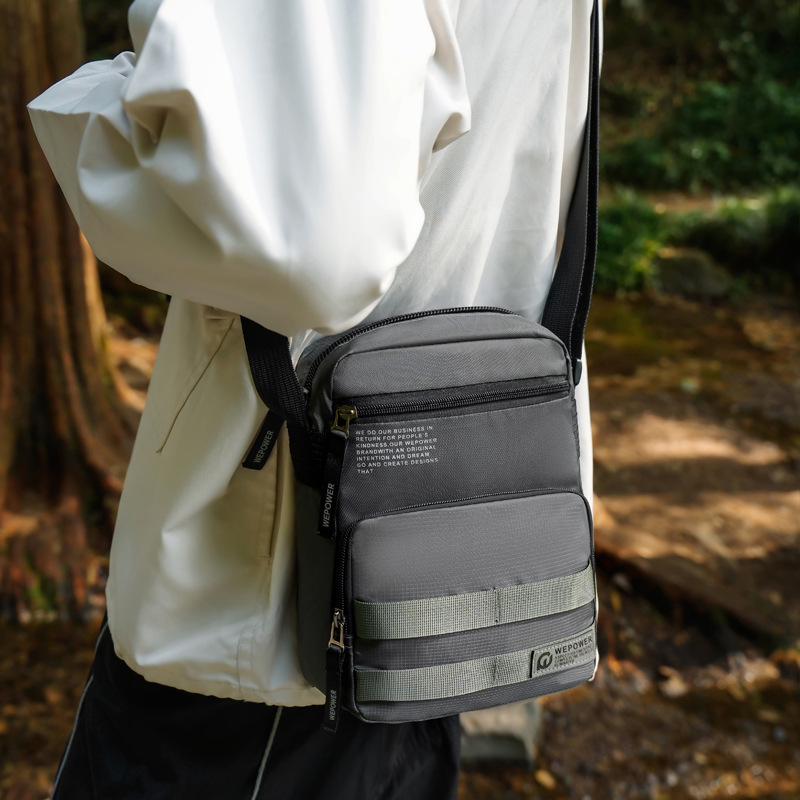 New fashionable business shoulder trend bag designer trend bag wear resistant and waterproof men s commuting travel shoulder bag